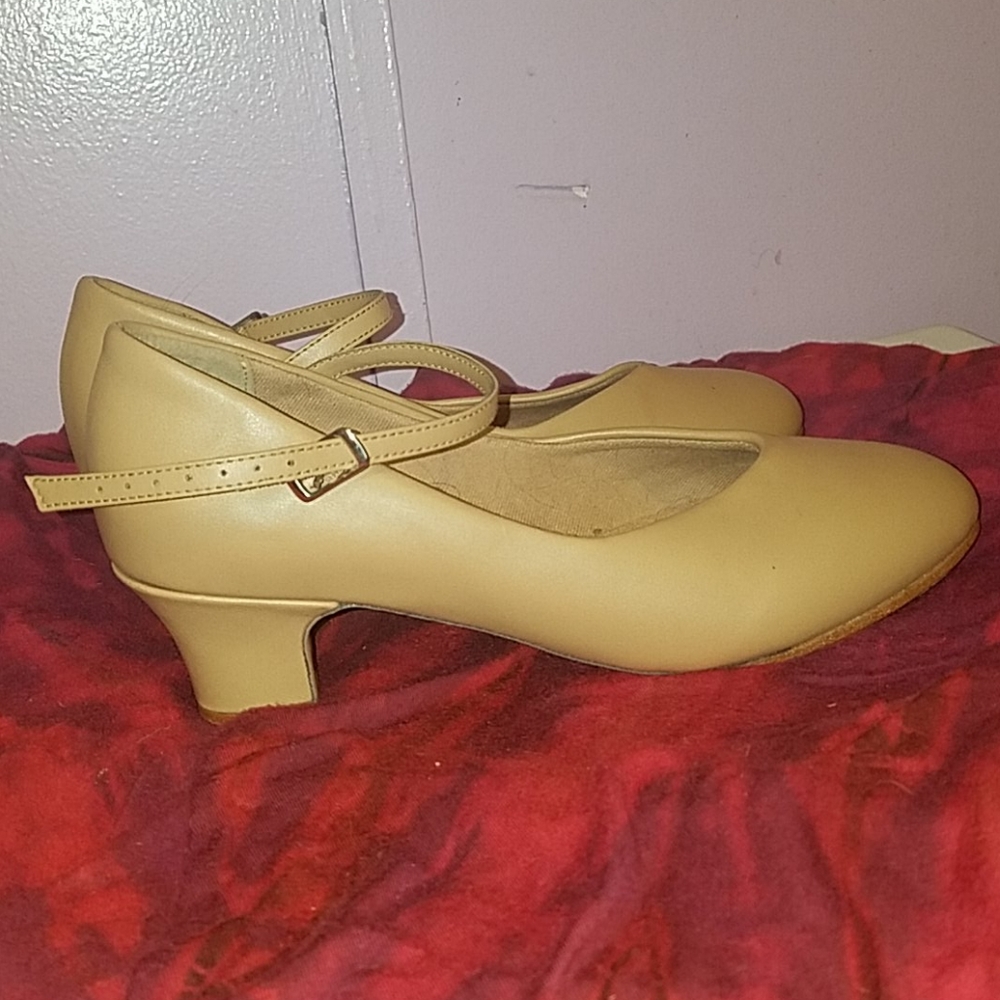 Bloch tan nude dance Broadway Lo character shoe